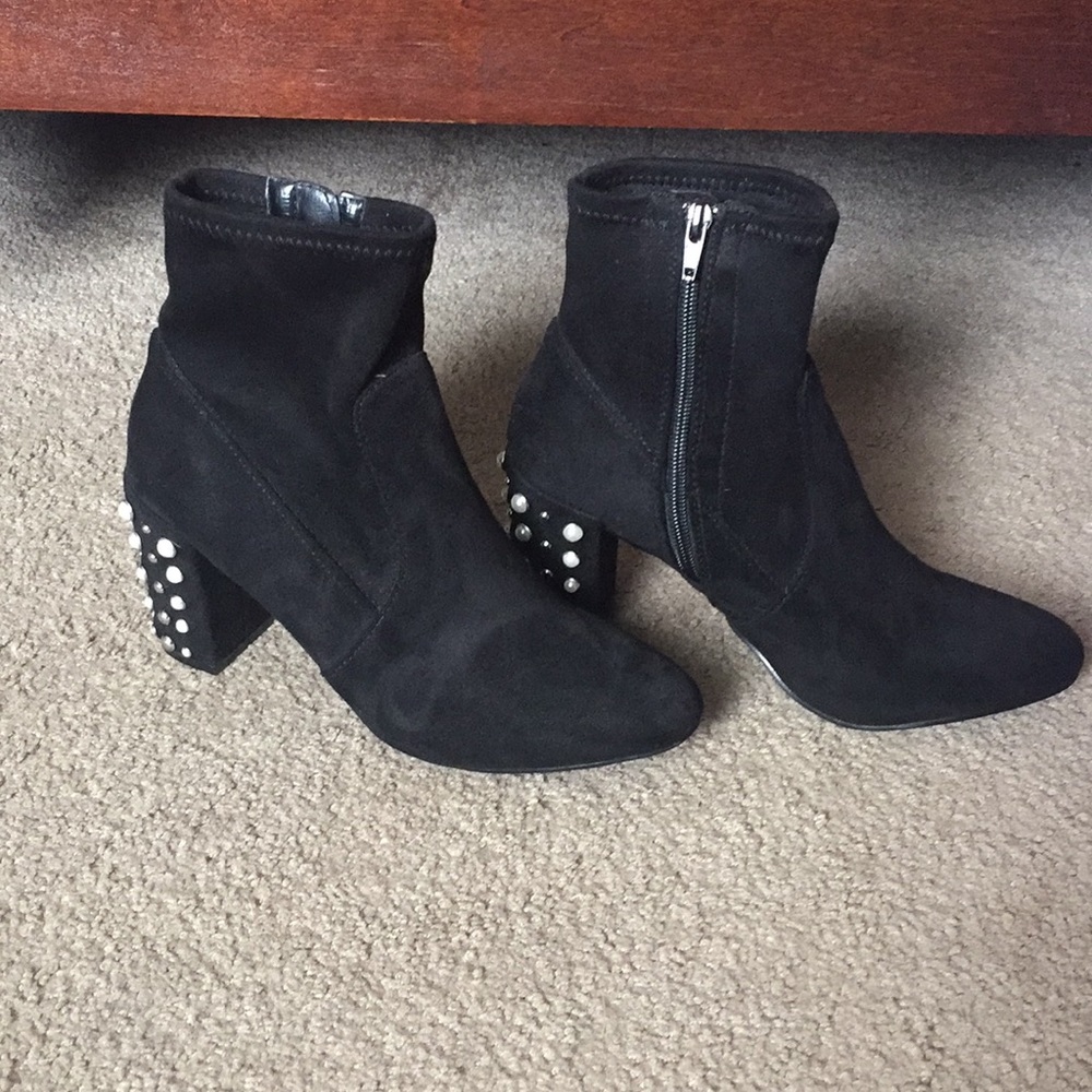 Steve Madden size 8 heeled booties.